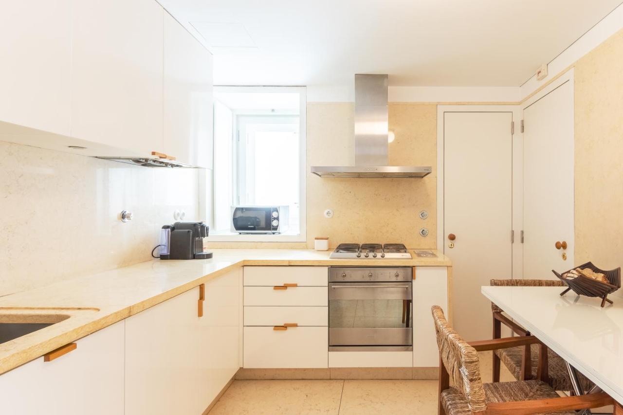 Joivy Chiado Self Check-In 2-Br Flat With Parking Apartment Lisbon Luaran gambar