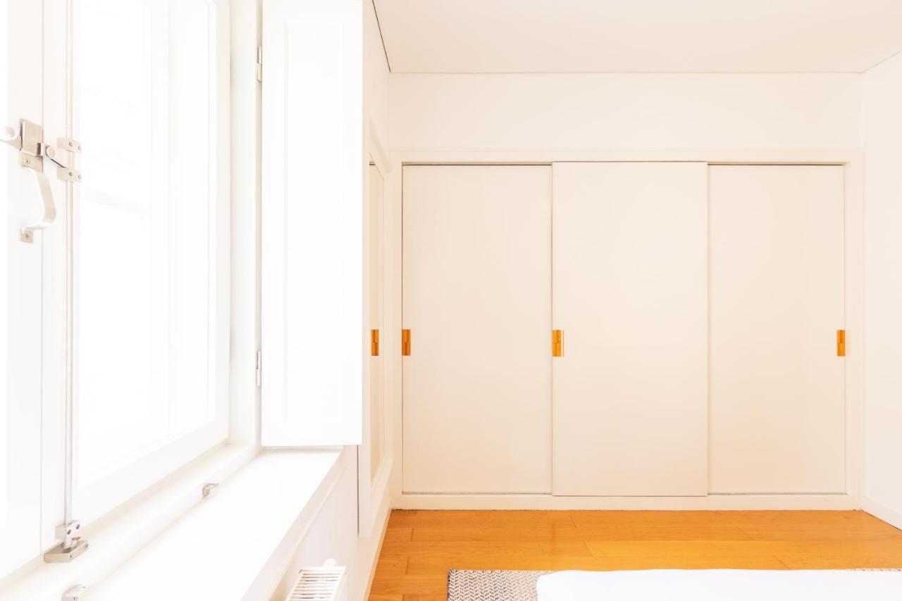 Joivy Chiado Self Check-In 2-Br Flat With Parking Apartment Lisbon Luaran gambar