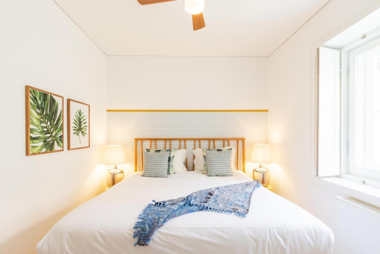 Joivy Chiado Self Check-In 2-Br Flat With Parking Apartment Lisbon Luaran gambar