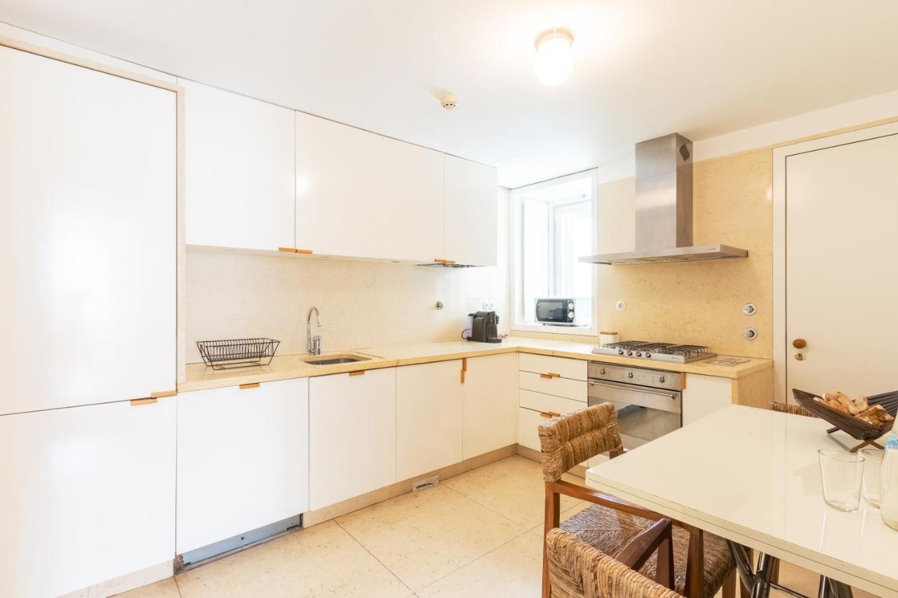 Joivy Chiado Self Check-In 2-Br Flat With Parking Apartment Lisbon Luaran gambar